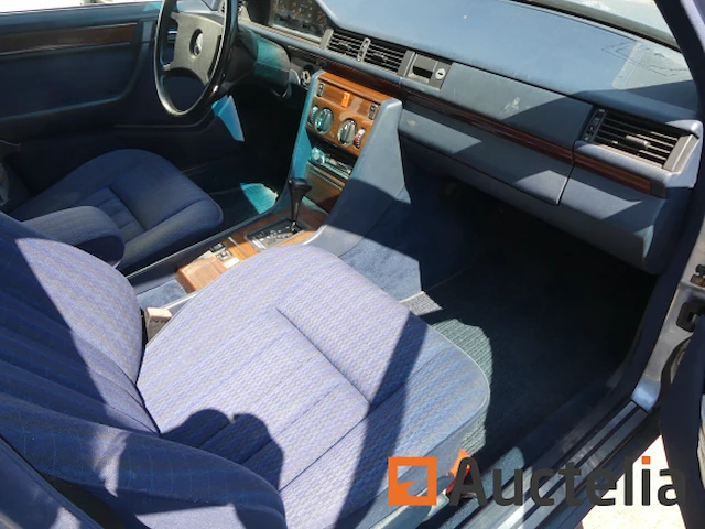 Oldtimer mercedes-benz 230 (1996-194.552 km) - afbeelding 26 van  32