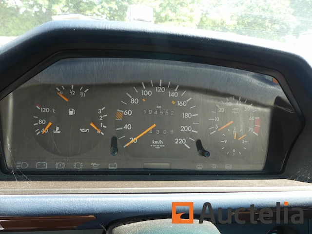 Oldtimer mercedes-benz 230 (1996-194.552 km) - afbeelding 30 van  32