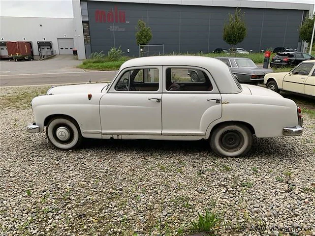 Oldtimer mercedes - afbeelding 2 van  8