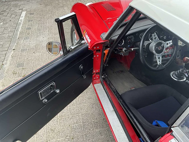 Oldtimer mg b v8 rally- racewagen, 1975 - afbeelding 6 van  26