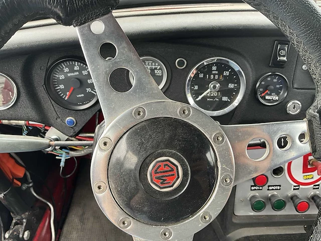 Oldtimer mg b v8 rally- racewagen, 1975 - afbeelding 8 van  26