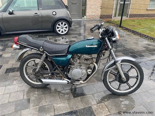 Oldtimer motorfiets, fabr. kawasaki 250 - afbeelding 2 van  6