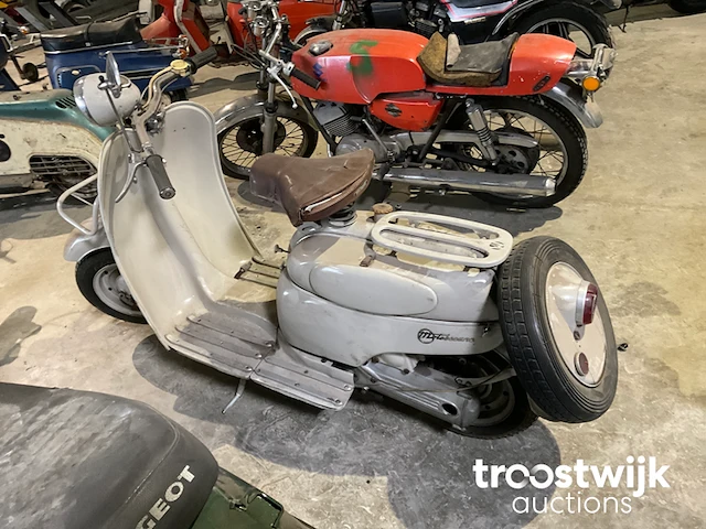 Oldtimer motorfiets - afbeelding 3 van  6