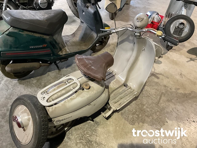 Oldtimer motorfiets - afbeelding 4 van  6