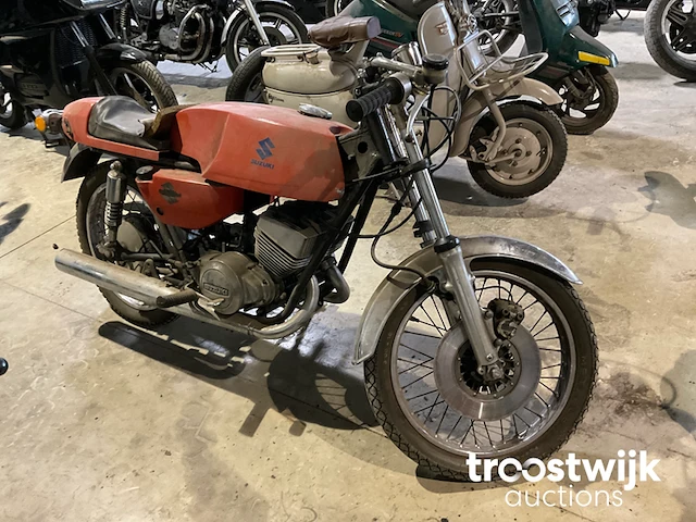 Oldtimer motorfiets - afbeelding 1 van  5