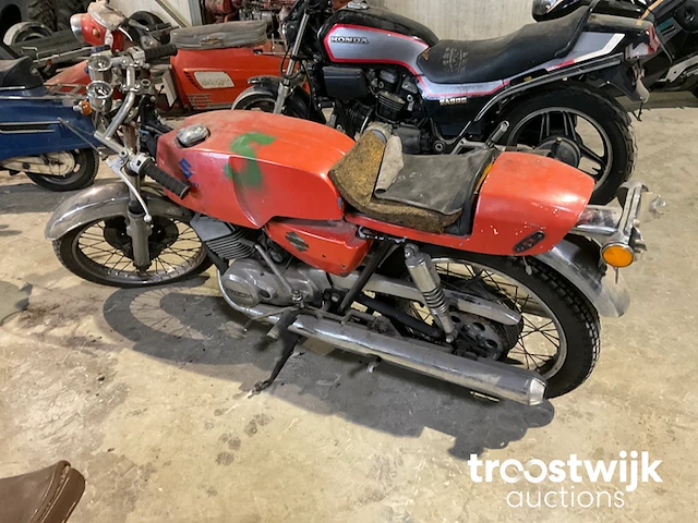 Oldtimer motorfiets - afbeelding 3 van  5