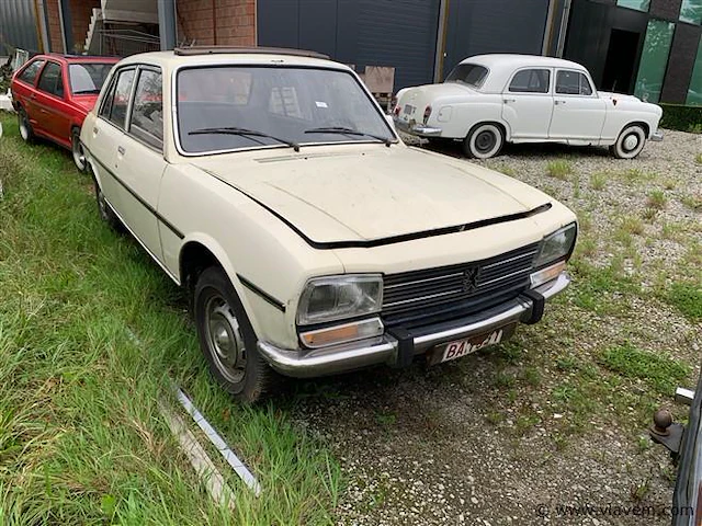 Oldtimer peugeot - afbeelding 2 van  6
