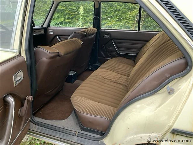 Oldtimer peugeot - afbeelding 5 van  6