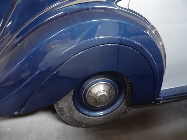 Oldtimer rolls-royce silver wraith - afbeelding 26 van  40