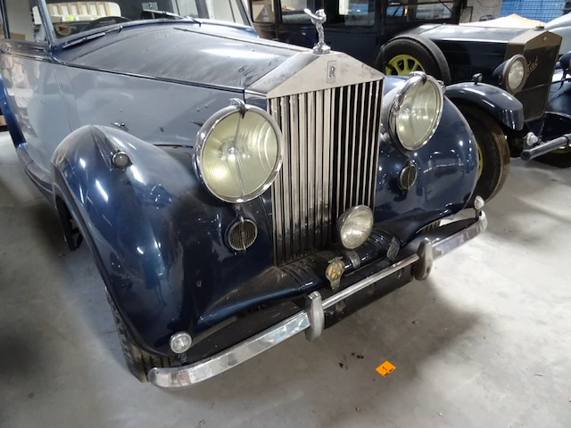 Oldtimer rolls-royce silver wraith - afbeelding 34 van  40