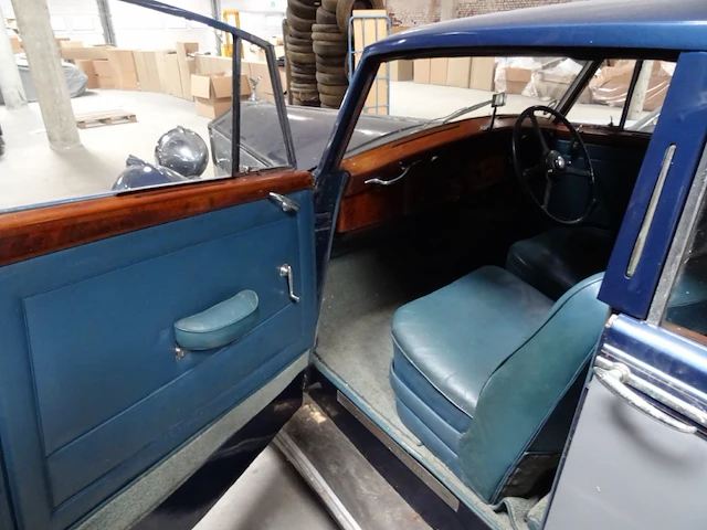 Oldtimer rolls-royce silver wraith - afbeelding 40 van  40