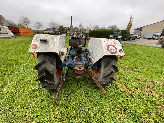 Oldtimer tractor ford 2000, 1987 - afbeelding 8 van  12