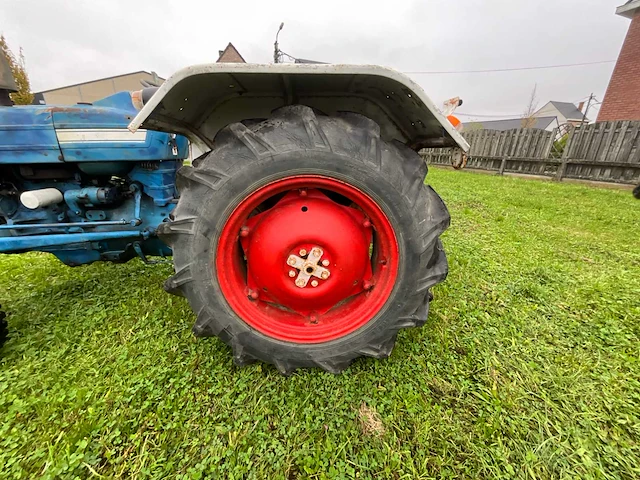 Oldtimer tractor ford 2000, 1987 - afbeelding 11 van  12