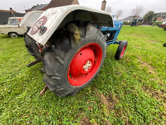 Oldtimer tractor ford 2000, 1987 - afbeelding 12 van  12