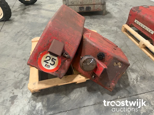 Oldtimer tractor te herstellen - afbeelding 6 van  14