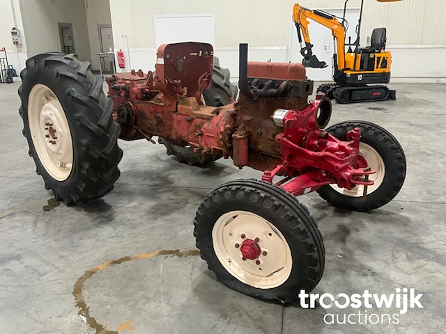 Oldtimer tractor te herstellen - afbeelding 8 van  14