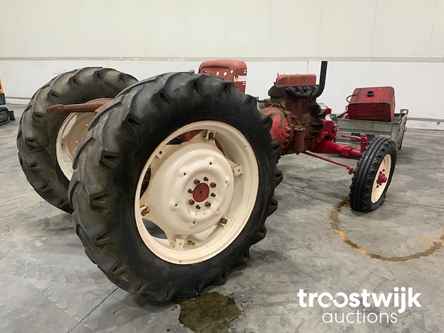 Oldtimer tractor te herstellen - afbeelding 10 van  14