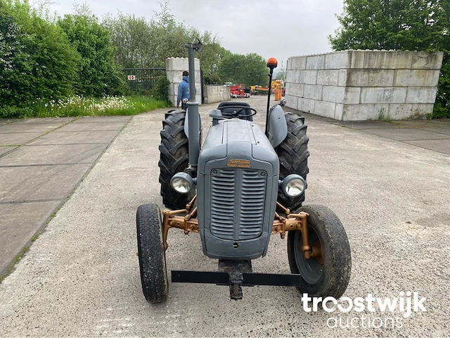 Oldtimer tractor - afbeelding 2 van  19