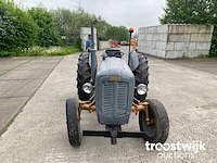 Oldtimer tractor - afbeelding 2 van  19