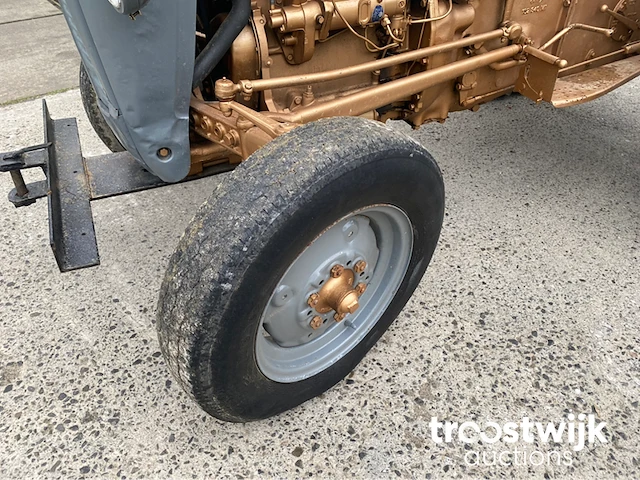 Oldtimer tractor - afbeelding 4 van  19
