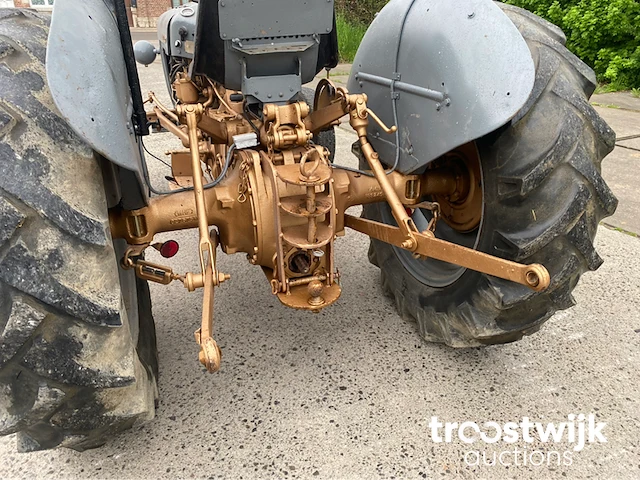 Oldtimer tractor - afbeelding 8 van  19