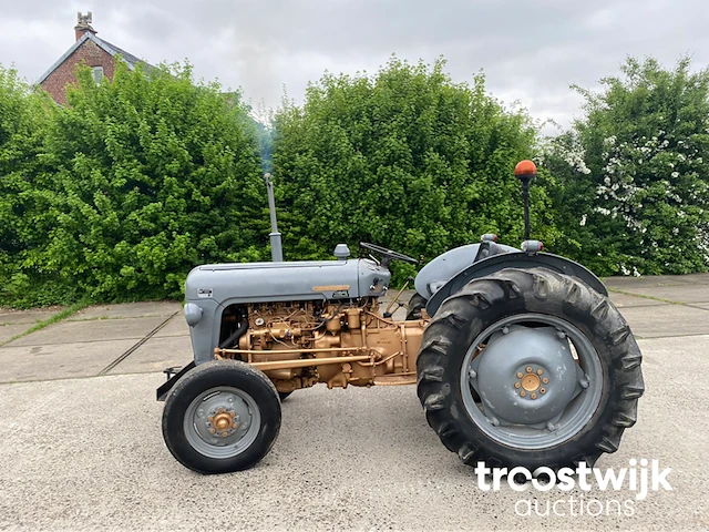Oldtimer tractor - afbeelding 12 van  19