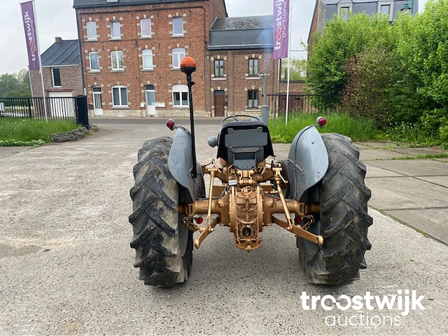 Oldtimer tractor - afbeelding 14 van  19