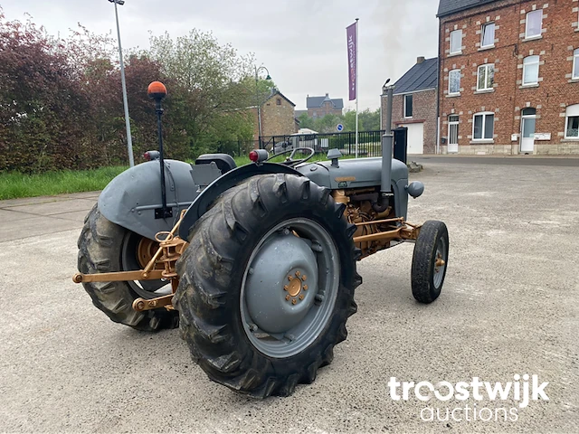 Oldtimer tractor - afbeelding 15 van  19