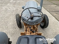 Oldtimer tractor - afbeelding 18 van  19