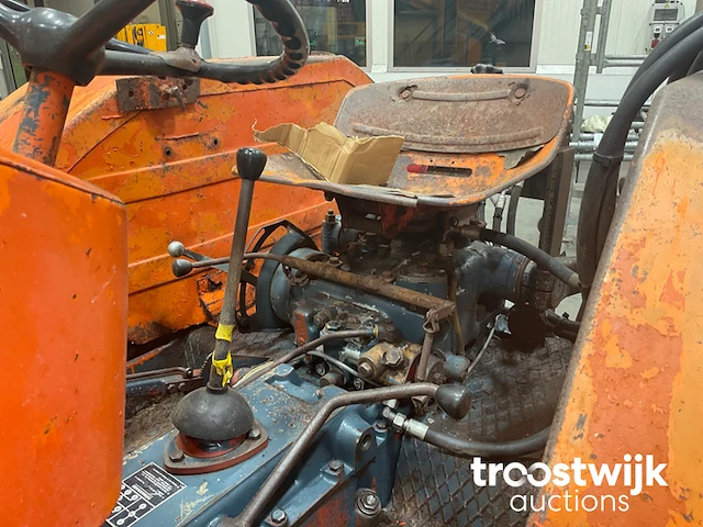 Oldtimer tractor - afbeelding 16 van  16