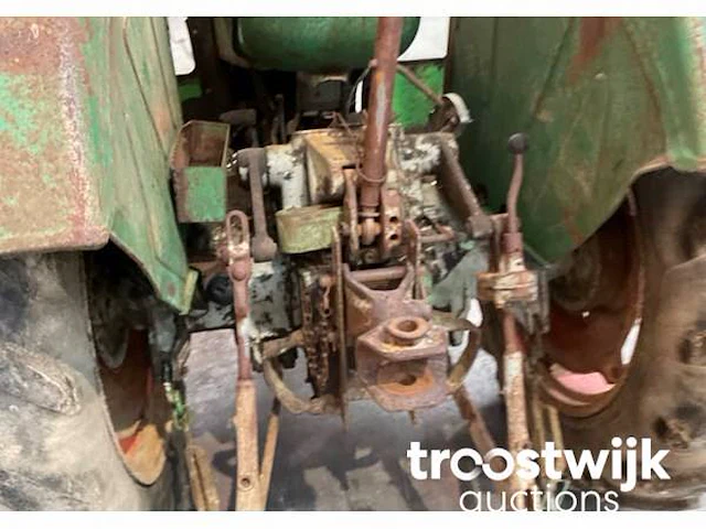 Oldtimer tractor - afbeelding 3 van  5