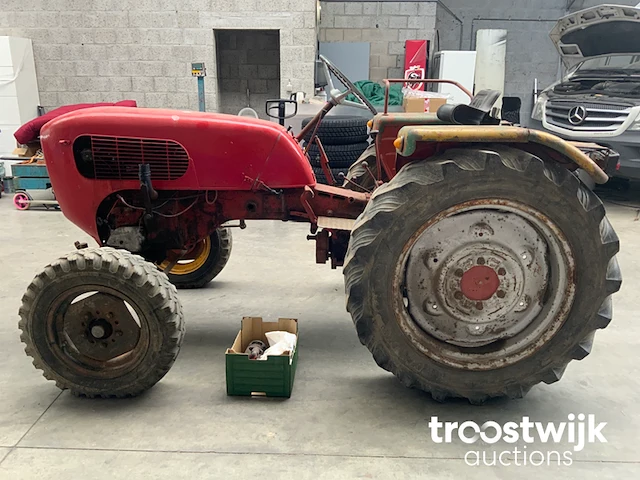 Oldtimer tractor - afbeelding 13 van  14