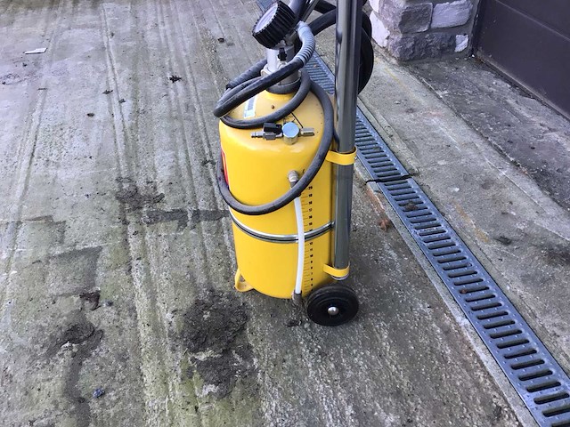 Olieaftapper 2024 - afbeelding 10 van  10