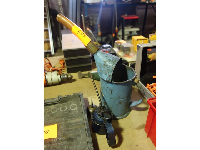 Oliekan en -vatje - afbeelding 1 van  1