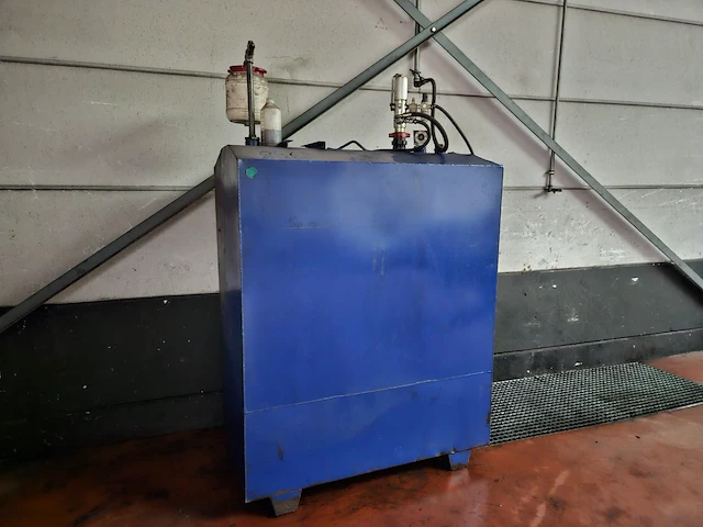 Olietank 1250 liter met persluchtpomp - afbeelding 1 van  3