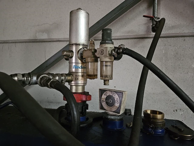 Olietank 1250 liter met persluchtpomp - afbeelding 2 van  3