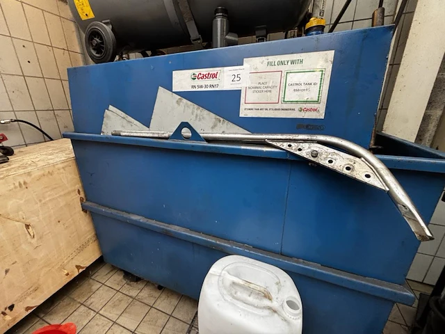 Olietank castrol - afbeelding 1 van  5