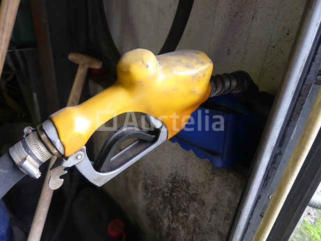 Olietank met pomp - afbeelding 8 van  10