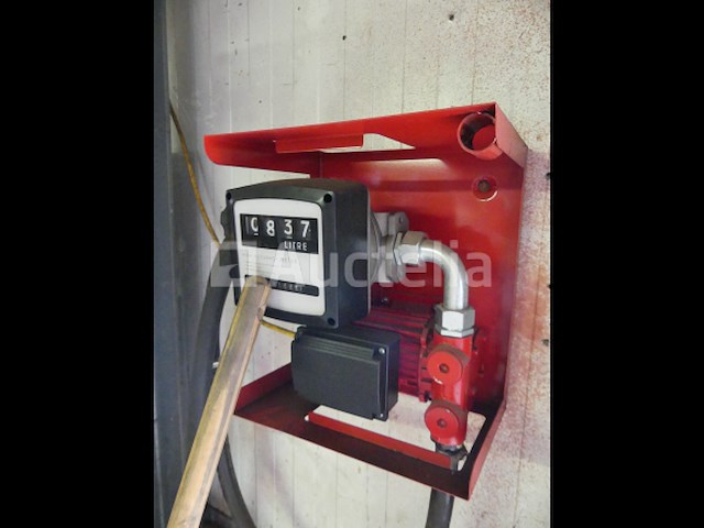 Olietank met pomp - afbeelding 10 van  10