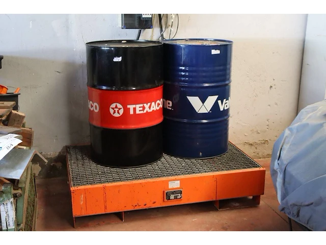 Olievaten texaco/valvoline (marge) - afbeelding 1 van  1