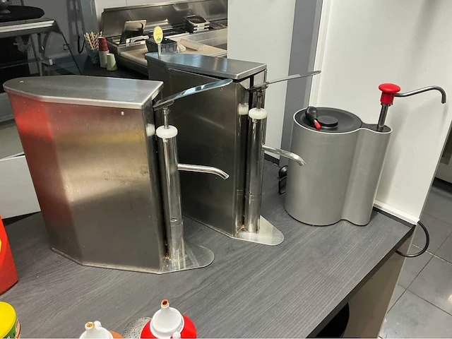 Olliehoorn sauspompen overige restaurantinrichting (3x) - afbeelding 1 van  3