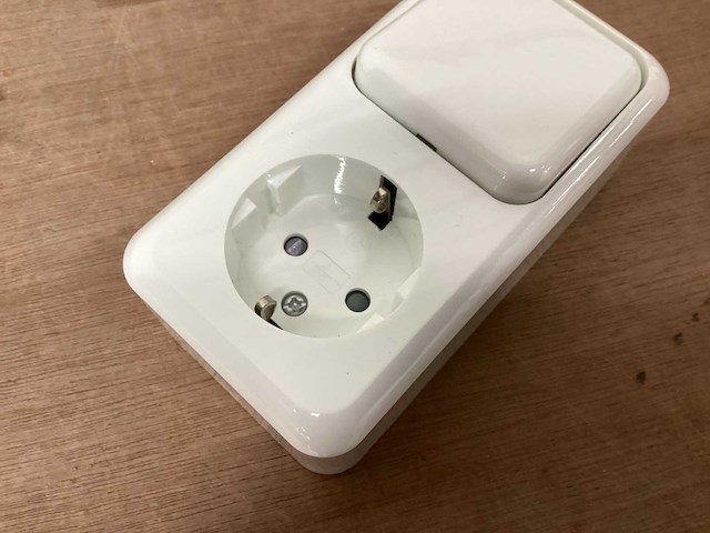 Olympic opbouw combinatie, wandcontactdoos met schakelaar (30x) - afbeelding 2 van  3