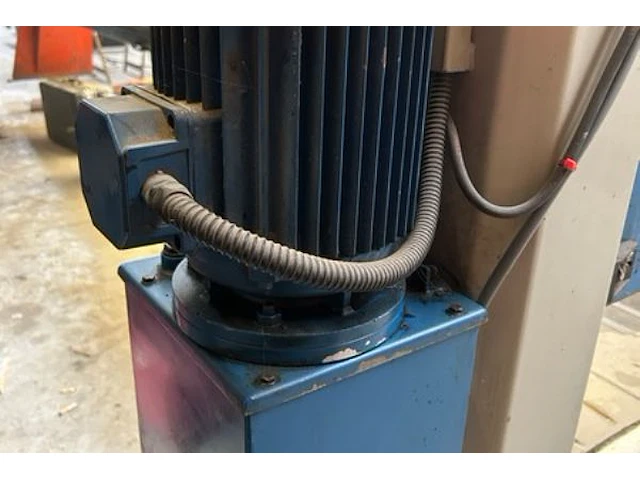 Omcn elektro hydraulische 4 kolomshefbrug - afbeelding 13 van  16