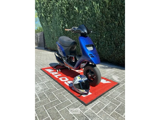 Omgebouwde scooter - afbeelding 1 van  11