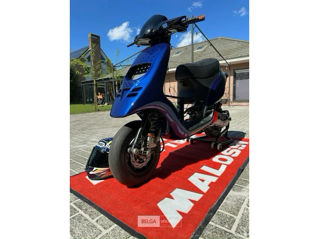 Omgebouwde scooter - afbeelding 10 van  11