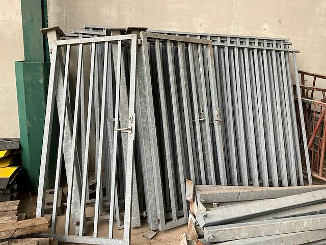 Omheining in metaal tuinhek - afbeelding 2 van  8