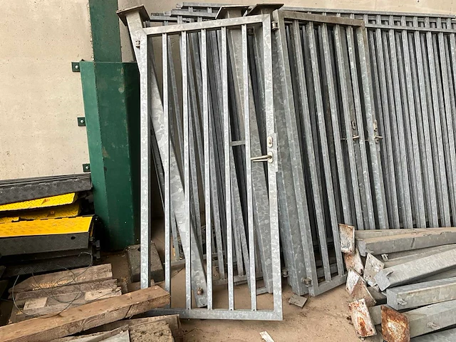 Omheining in metaal tuinhek - afbeelding 4 van  8