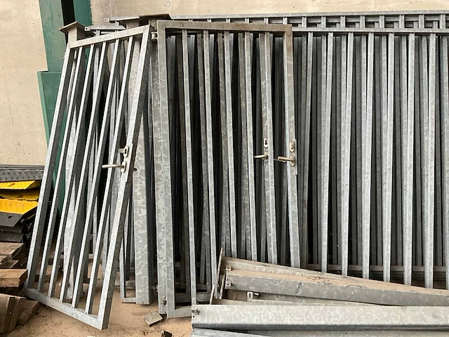 Omheining in metaal tuinhek - afbeelding 5 van  8