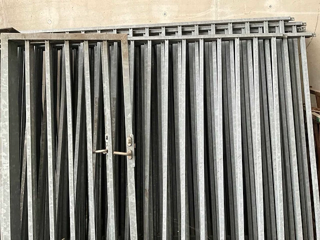 Omheining in metaal tuinhek - afbeelding 6 van  8