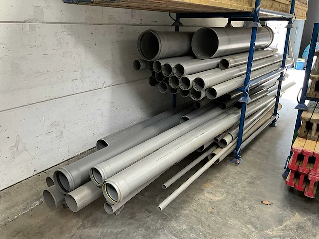 Omniplast partij pvc afvoerbuizen met koppelstukken - afbeelding 1 van  7